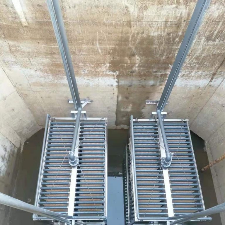 Effect of Cross-flow Velocity on Submerged MBR Filtration Effect of Cross-flow Velocity on Submerged MBR Filtration